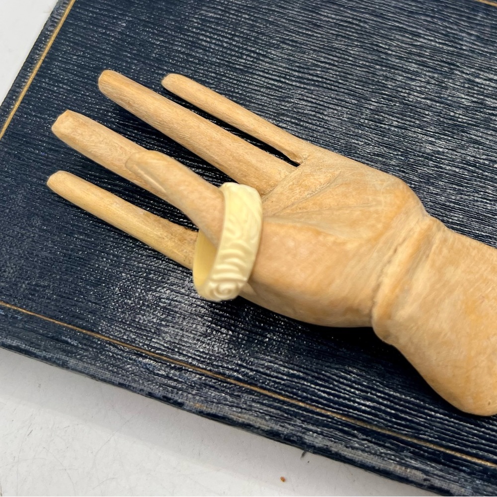 Vintage carved bone size 5.5 ring handcrafted - Picture 2 of 10
